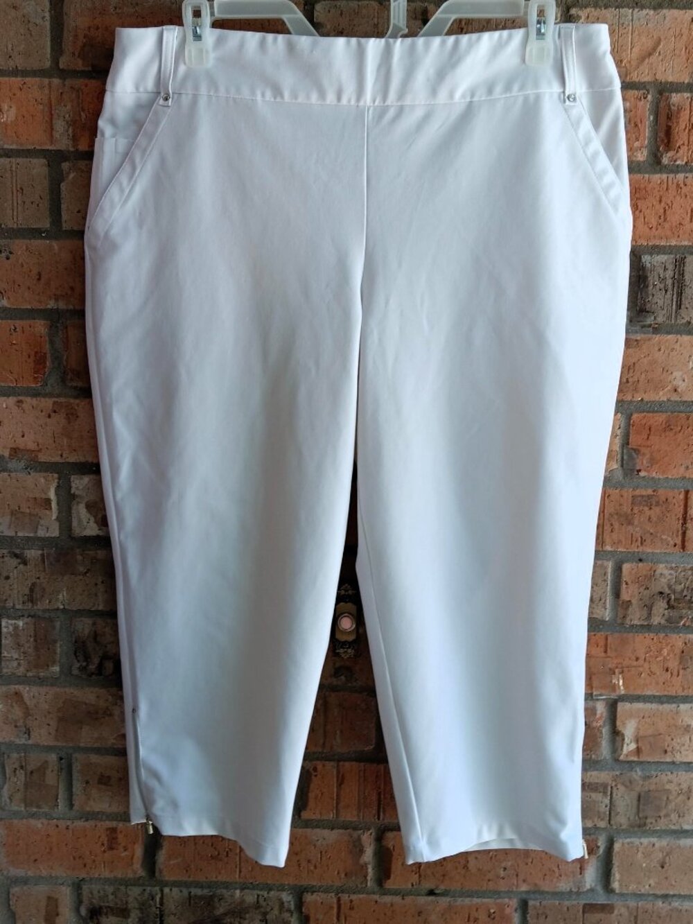 Chico's Zenergy Golf Womens Crop Capri Millenniu Pants Side Zippers White Size 3